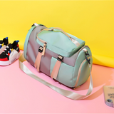 ShopYoga Rucksack mit extra Schuhfach in mint/grauer Farbe, auch als Yogatasche oder Yogamattentasche zu benutzen. Ist auch eine Sporttasche für Damen oder wegen dem Nassfach als Fitnesstasche geeignet.